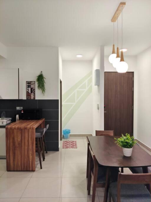 A1403 Jb City Sks Habitat Larkin 2Br 6Pax 100Mbps Netflix!! By Stay Johor Bahru Exterior foto